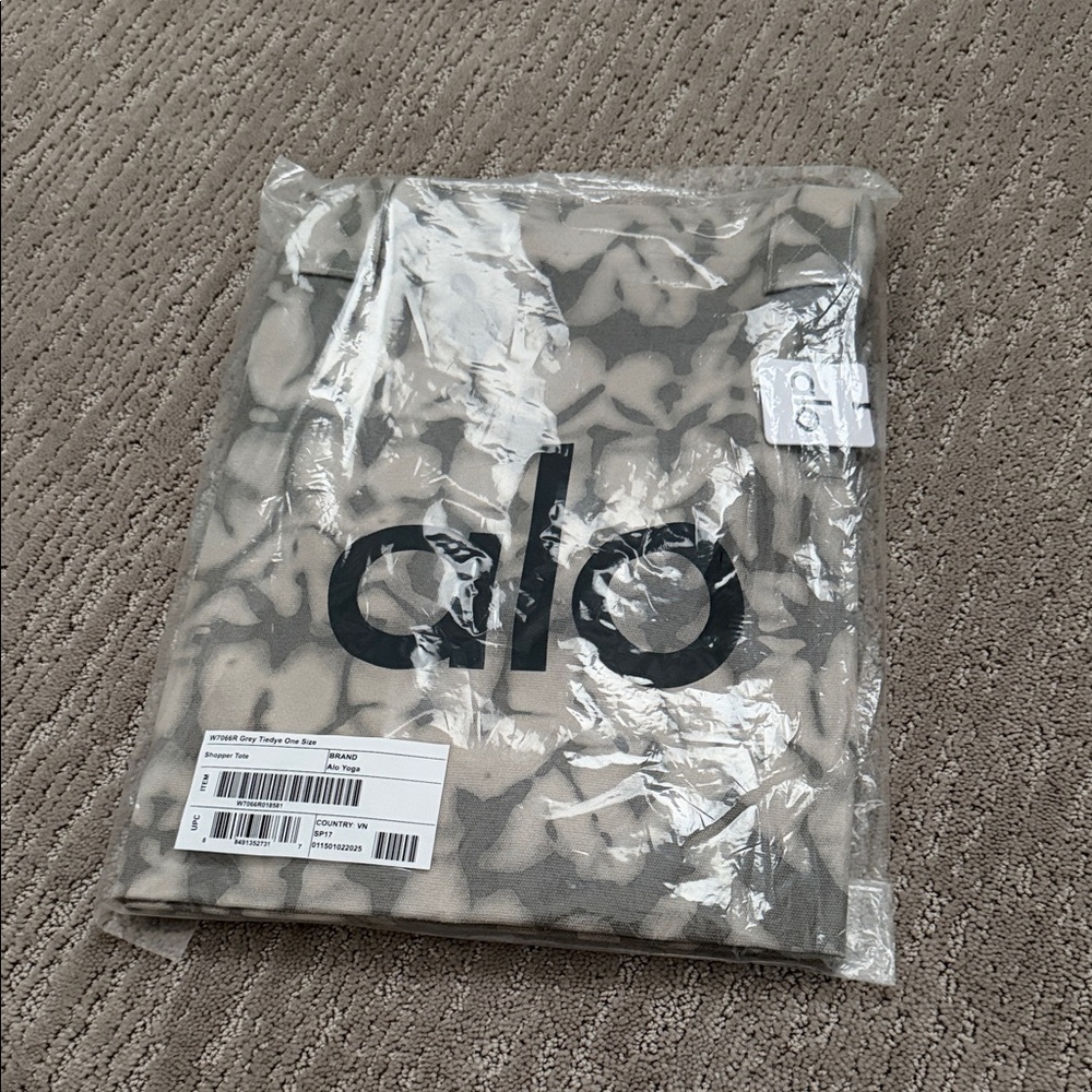 Alo Canvas Tote